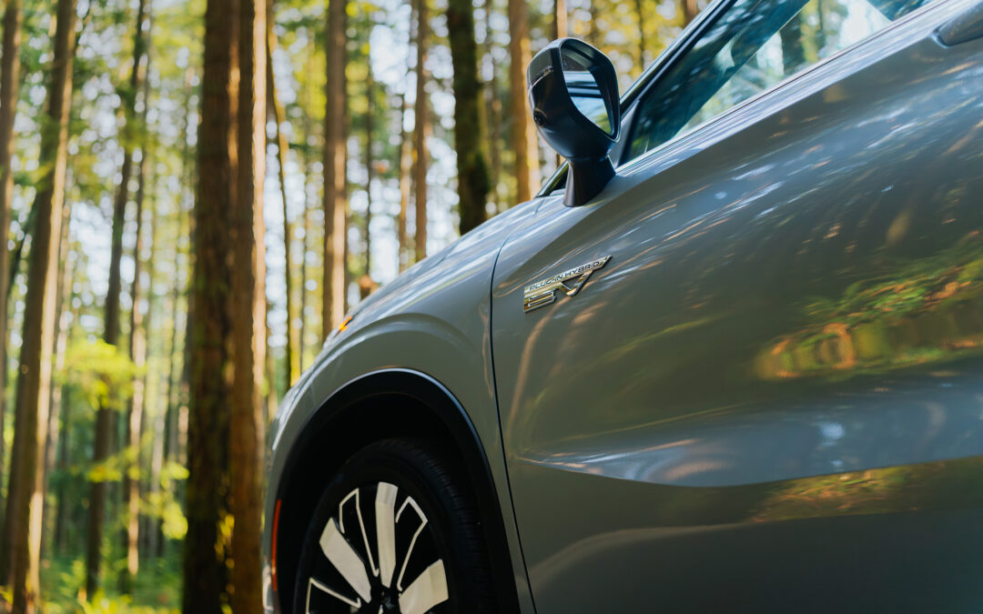 Updated 2026 Mitsubishi Outlander PHEV to be unveiled at Montreal event in January